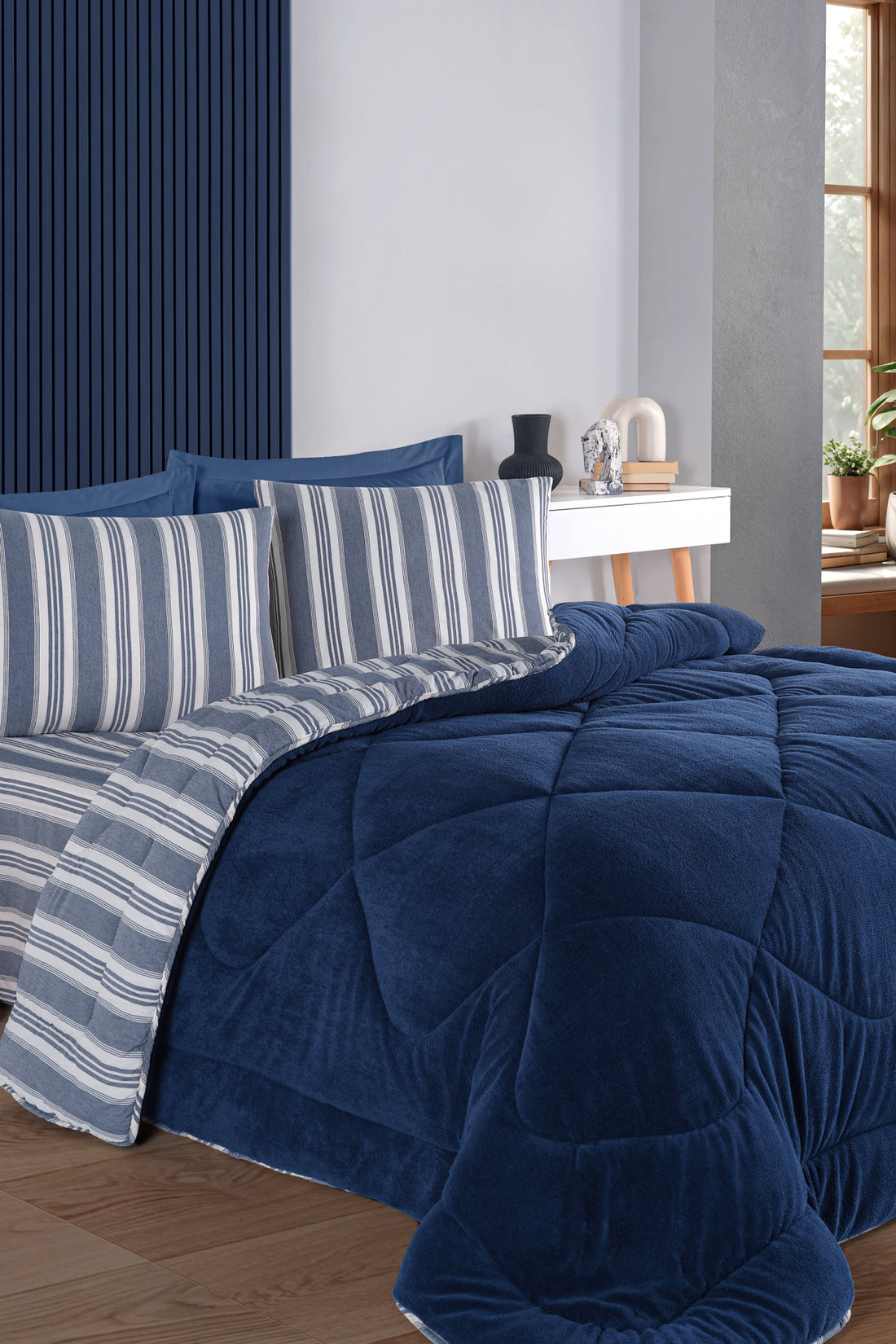 Soft Line Lacivert Çift Kişilik Yorgan Seti